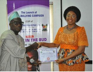 Lola Alonge receives the Award of Professional Excellence